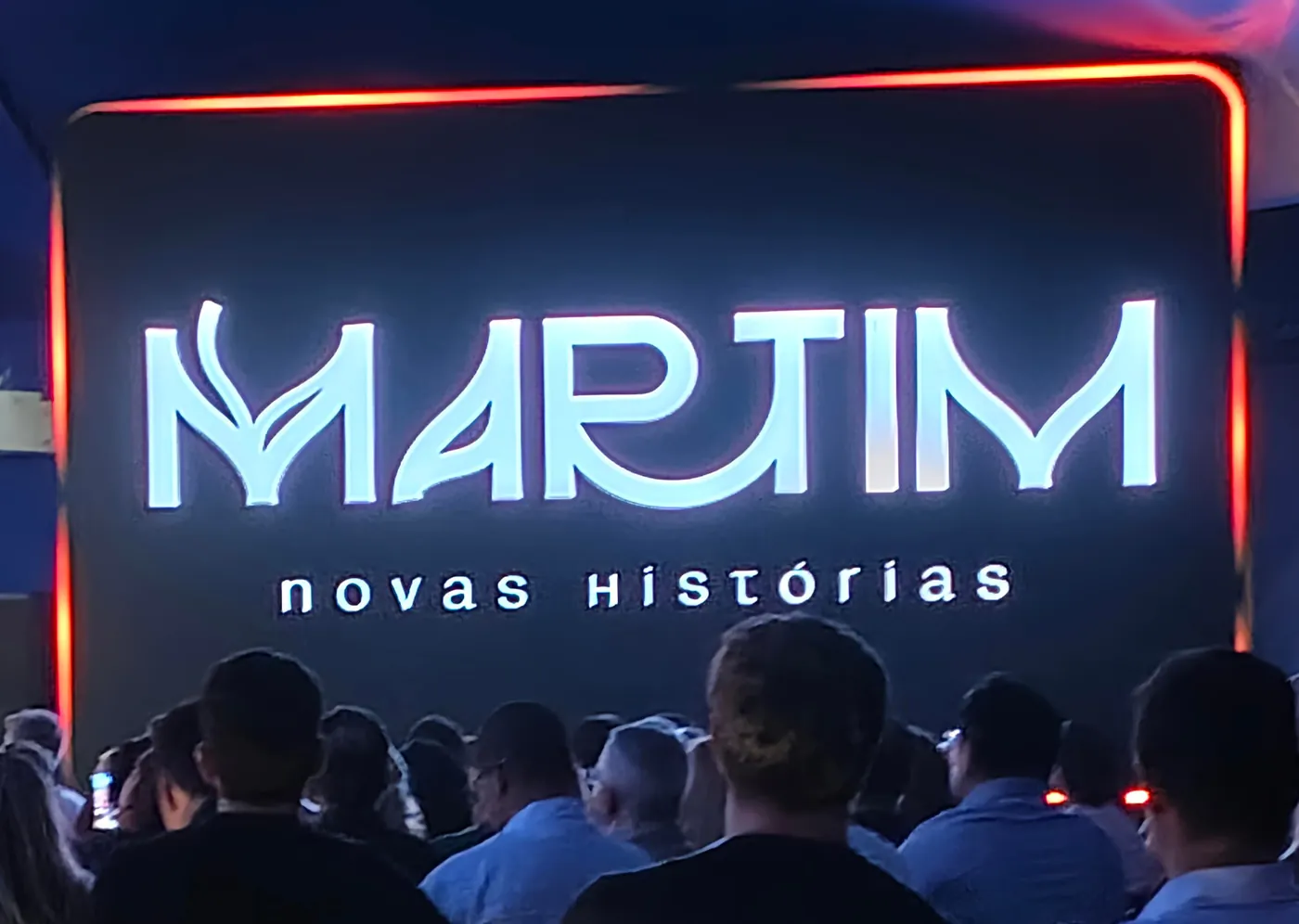 Letreiro luminoso Martim — novas histórias no evento de pré-lançamento
